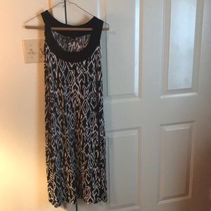 Stay cool, in style w/black white sleeveless dress